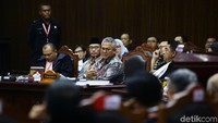 Perbaikan jawaban atas gugatan juga diperlonggar oleh MK hingga Selasa sebelum sidang.