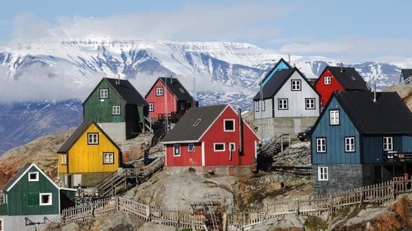 Menurut situs Visit Greenland, tiap warna yang melekat pada bangunan memiliki fungsinya masing-masing (iStock)