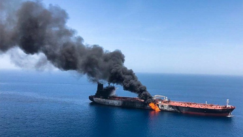 AS Perlihatkan Video Tentara Iran Pindahkan Ranjau dari Tanker di Teluk Oman AS Perlihatkan Video Tentara Iran Pindahkan Ranjau dari Tanker di Teluk Oman