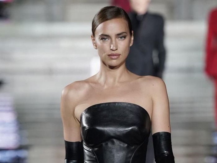 FLORENCE, ITALY - JUNE 13: Irina Shayk walks the runway, wearing Mugler Archive, at the CR runway x LUISAVIAROMA 90th Anniversary Show during Pitti Immagine Uomo 96 on June 13, 2019 in Florence, Italy. (Photo by Vittorio Zunino Celotto/Getty Images for LuisaViaRoma)