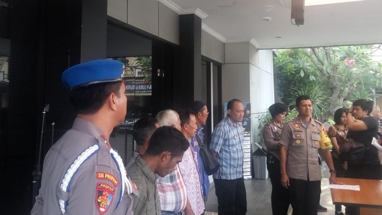 Janjikan Urus SIM Rp 800 Ribu Tanpa Tes, 5 Calo di Bekasi Diciduk Janjikan Urus SIM Rp 800 Ribu Tanpa Tes, 5 Calo di Bekasi Diciduk