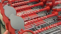 Trolley supermarket ini dilengkapi kaca pembesar lho. Jadi orang tua yang mau membaca label makanan dengan seksama, bisa memakainya. Foto: Istimewa
