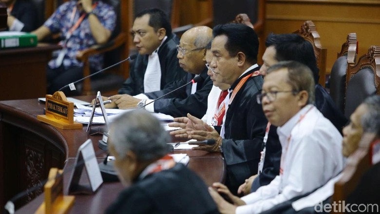 Tim Jokowi Menangkis Serangan Pada Gugatan Tim Jokowi Menangkis Serangan Pada Gugatan