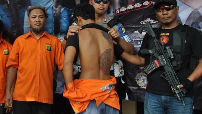 Polisi: Penjarah Mobil Brimob Diorder untuk Merusuh, Dibayar Rp 300 Ribu Polisi: Penjarah Mobil Brimob Diorder untuk Merusuh, Dibayar Rp 300 Ribu