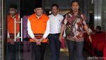 Senyum Cerah Bupati Nonaktif Jepara Saat Diperiksa KPK