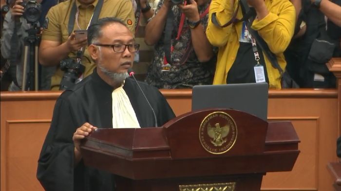 Foto: Ketua Tim Hukum Prabowo-Sandi, Bambang Widjojanto (BW) saat sidang MK / Youtube MK Foto: Ketua Tim Hukum Prabowo-Sandi, Bambang Widjojanto (BW) saat sidang MK / Youtube MK