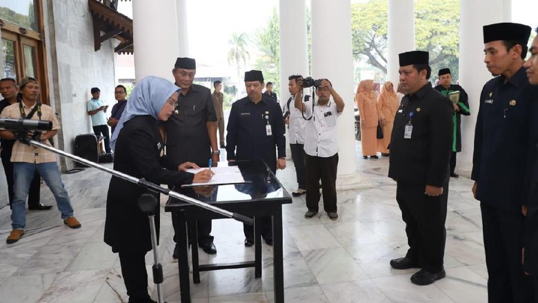 Pejabat Baru Pemkab Serang Dituntut Berinovasi di 100 Hari Kerja Pejabat Baru Pemkab Serang Dituntut Berinovasi di 100 Hari Kerja