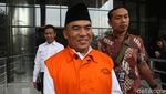 Senyum Cerah Bupati Nonaktif Jepara Saat Diperiksa KPK