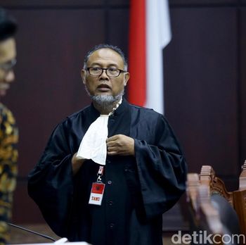 Bambang Widjojanto /