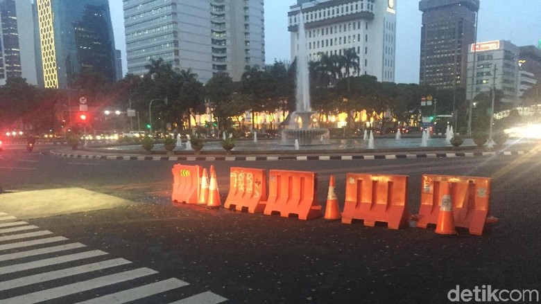 Lalin di Jalan Medan Merdeka Barat Belum Dibuka Usai Sidang MK Lalin di Jalan Medan Merdeka Barat Belum Dibuka Usai Sidang MK