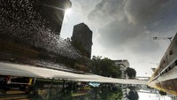 Situasi lalu lintas di kawasan Jalan MH Thamrin pagi ini nampak lengang, Jumat (14/6/2019).