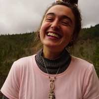 Walau banyak yang menghujat, Gabrielle mengaku juga banyak orang yang memberikan komentar positif dari seluruh dunia. Beberapa wanita juga mengikuti jejaknya untuk melukis dan masker wajah pakai darah menstruasi. Foto: Instagram @rosiemoons