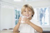 Anak Boleh Diberikan Susu UHT Sejak Usia Berapa?