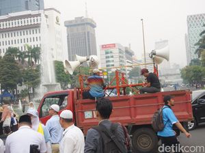 Massa Aksi Kawal Sidang MK Bubarkan Diri dengan Tertib