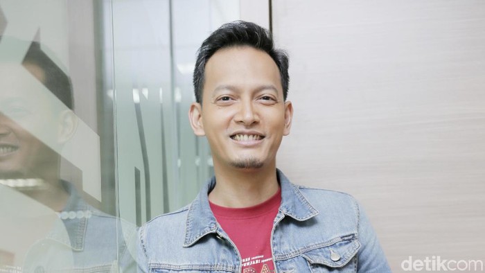 Fedi Nuril saat berkunjung ke kantor detikcom.