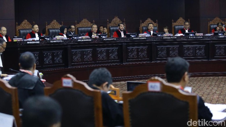 KPU Minta Sidang Lanjutan Gugatan Pilpres Diundur hingga Rabu KPU Minta Sidang Lanjutan Gugatan Pilpres Diundur hingga Rabu