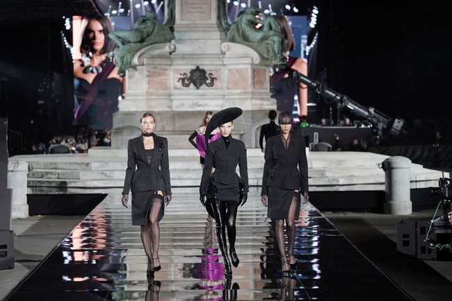 Pekan lalu, Irina dan Bradley disebut-sebut telah berpisah. Beberapa bulan belakangan, hubungan asmara Bradley Cooper dan Irina Shayk memang kerap dikabarkan meregang apalagi setelah Bradley tampil mesra dengan Lady Gaga di panggung Oscars 2019. (Foto: Vittorio Zunino Celotto/Getty Images for LuisaViaRoma)