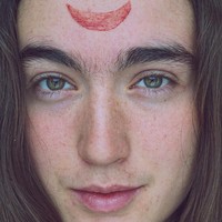 Aku tahu ada banyak orang yang tidak menerima ini sebagai kenyataan atau tidak menemukan inspirasi apapun dan itu tidak apa-apa denganku. Karena orang-orang itu memang ditakdirkan seperti itu, akan seperti itu, dan itu insentif yang cukup bagiku untuk tetap berbagi, ujarnya. Foto: Instagram @rosiemoons