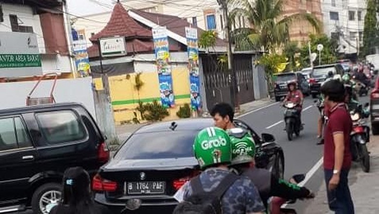 Polisi Tangkap Pemobil Koboi Todong Senpi di Jalan Alaydrus Jakpus Polisi Tangkap Pemobil Koboi Todong Senpi di Jalan Alaydrus Jakpus