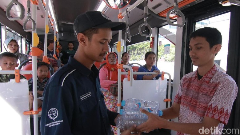 Keren, 39 Ton Sampah Botol Plastik Tiket Bus Suroboyo Laku Rp 150 Juta Keren, 39 Ton Sampah Botol Plastik Tiket Bus Suroboyo Laku Rp 150 Juta