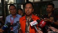 Tersangka kasus dugaan suap seleksi jabatan Kementerian Agama (Kemenag), Romahurmuziy kembali menjalani pemeriksaan KPK.