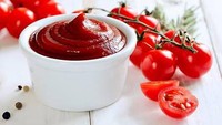 Memperhatikan sodium yang masuk bukan berarti Anda tidak bisa makan di restoran. Ada solusi jika Anda ingin makan di luar dan makanan yang Anda pesan mengandung saus. Usahakan memisahkan saus dari makanan karena semua saus termasuk saus tomat mengandung banyak garam. Foto: istimewa