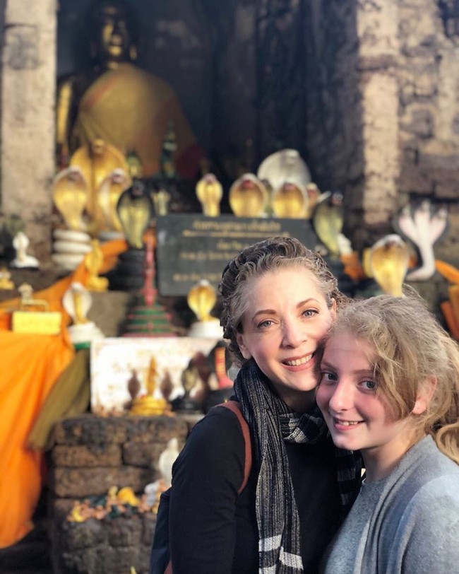 Setelah Edith Gonzalez meninggal, sebuah foto yang menampilkan kebersamaan sang aktris dengan putrinya diunggah ke akun Instagram bintang telenovela tersebut. Edith González 13 junio 2019, demikian yang tertulis di keterangan foto. Diduga tanggal itu adalah hari meninggalnya Edith. Foto: Dok. Getty Images, Instagram @edithgonzalezmx1