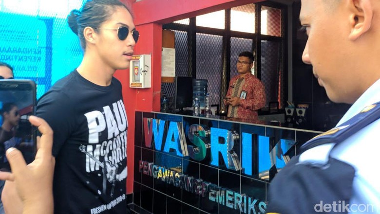 El dan Dul Tak Banyak Bicara Usai Jenguk Ahmad Dhani di Rutan Cipinang El dan Dul Tak Banyak Bicara Usai Jenguk Ahmad Dhani di Rutan Cipinang
