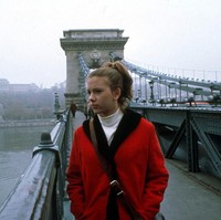 Scarlett Johansson remaja saat membintangi film An American Rhapsody yang rilis pada 2001. Kala itu usianya masih 17 tahun. Foto: Getty Images