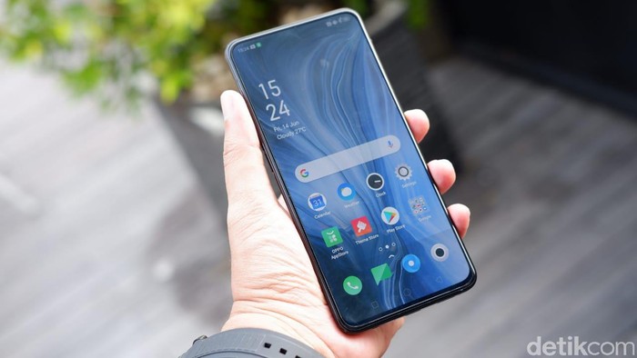 Oppo Reno. Foto: Adi Fida Rahman/detikINET Oppo Reno. Foto: Adi Fida Rahman/detikINET
