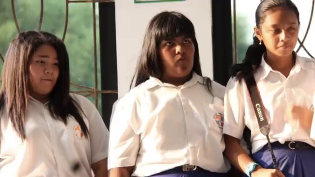 Memiliki tubuh gemuk sejak duduk di bangku Taman Kanak-kanak membuat Edsa Estella menjadi bahan bully-an teman-teman bahkan gurunya. Sebutan seperti gendut, gajah, item, kulkas hingga babi kerap dilontarkan oleh teman-temannya yang mengejek penampilan tubuhnya. Foto: Twitter @sangpisank