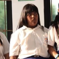 Memiliki tubuh gemuk sejak duduk di bangku Taman Kanak-kanak membuat Edsa Estella menjadi bahan bully-an teman-teman bahkan gurunya. Sebutan seperti gendut, gajah, item, kulkas hingga babi kerap dilontarkan oleh teman-temannya yang mengejek penampilan tubuhnya. Foto: Twitter @sangpisank