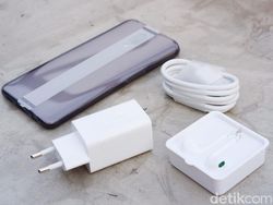 Unboxing Oppo Reno, Si Penggoda di Kelas Menengah