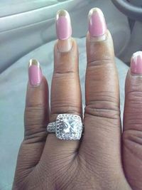 Pamer Foto Cincin Tunangan yang Mewah, Calon Pengantin Ini Malah Dihujat