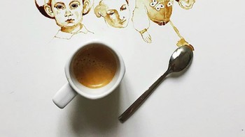Ketika saya minum kopi, saya merenungkan nuansa bahwa saya bisa menciptakan sesuatu jika saya membaliknya di atas meja, ujarnya seperti dilansir dari Boredpanda. (Foto: Instagram/bernulia)