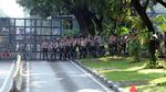 Kawat Berduri Amankan Area Sekitar Gedung MK