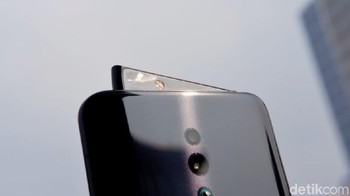 Masih di bagian Pivot Rising Camera terdapat LED flash di bagian depan dan belakang. (Foto: Adi Fida Rahman/detikINET)