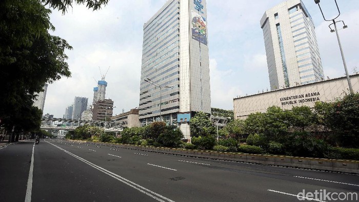 Situasi di Jalan MH Thamrin nampak lengang. Hal itu terkait dengan penyelenggaraan sidang sengketa Pilpres 2019 di Mahkamah Konstitusi.