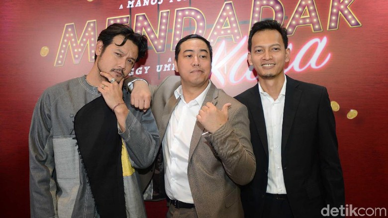 Foto: Dwi Sasono, Pandji Pragiwaksono, Fedi Nuril perankan DOA: Mendadak Kaya (Noel/detikhot) Foto: Dwi Sasono, Pandji Pragiwaksono, Fedi Nuril perankan DOA: Mendadak Kaya (Noel/detikhot)