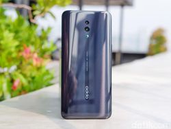 Unboxing Oppo Reno, Si Penggoda di Kelas Menengah