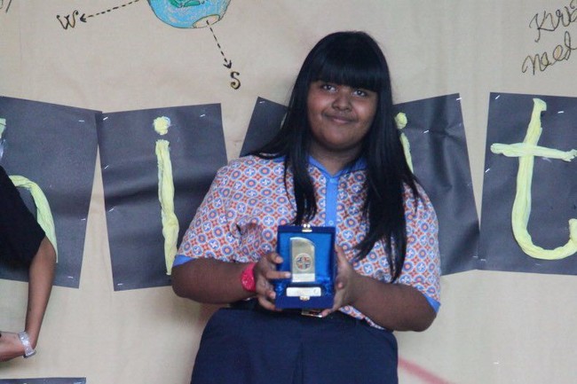 Meski kerap di-bully dan diejek tak menjadikan Edsa sebagai pribadi yang lemah. Mahasiswi berusia 19 tahun ini pun tak ingin orang-orang yang menghina tubuhnya mengontrol pikirannya. Foto: Twitter @sangpisank