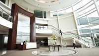 Pembeli jet pribadi tak akan mengambil pesawat Bombardiernya di Center of Excellence, tetapi ke Laurent Beaudoin Completion Centre. Centre of Excellence terlarang untuk dimasuki para pembelinya (CNN)