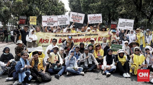 Ikut Aksi, Eks Penasihat KPK Beri Dukungan Moril untuk MK