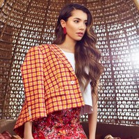 Netizen merasa Amelia Thripura Henderson tidak pantas meraih penghargaan Model of the Year mewakili Malaysia. youre not malay, The malaysian people should stand up to foreigners like you. so you may be pretty, but you dont represent malay people. Maybe some higher echlons people is paying you to say this for social engineering. put it this way........YOU ARE NOT MALAY, demikian bunyi salah satu hujatan netizen pada model 23 tahun itu. Foto: Instagram @ameliath