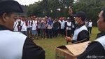 Foto: Aksi Bersih-bersih Candi Borobudur