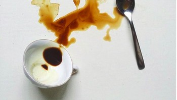 Di tangan Giulia Bernardelli, tumpahan kopi jadi istimewa. (Foto: Instagram/bernulia)