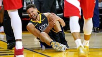 Sial bagi Warriors. Sang juara bertahan menjalani sisa pertandingan dengan skuat yang semakin pincang setelah shooting guard Klay Thompson cedera lutut di akhir kuarter ketiga. Foto: Kyle Terada-USA TODAY Sports