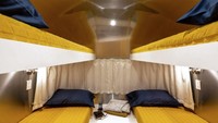 Bagian dalam mobil ini didesain seperti rumah pada umumnya yakni memiliki banyak tempat duduk, toilet, kamar mandi, ruang tidur hingga ruang keluarga. Istimewa/Inhabitat.