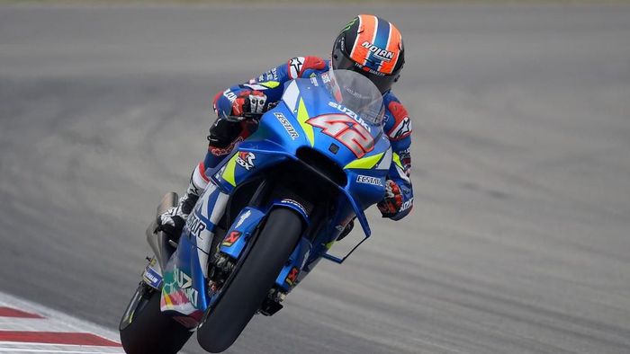 JUDI ONLINE Alex Rins juara MotoGP Inggris. (Foto: Lluis Gene / AFP)