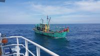Kapal Ikan Ilegal Berbendera Malaysia